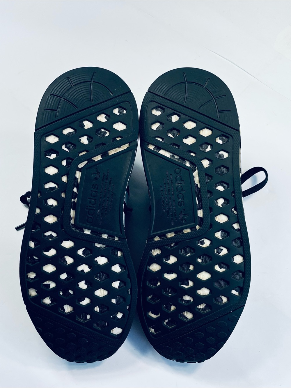 Adidas Youth NMD R 1 Running Shoes #GW9594 Black White Speckled Boys:6 Sneakers - Picture 15 of 15